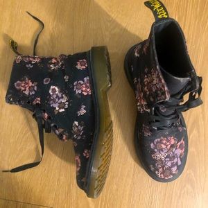 Dr. Marten Victorian Flower Boots